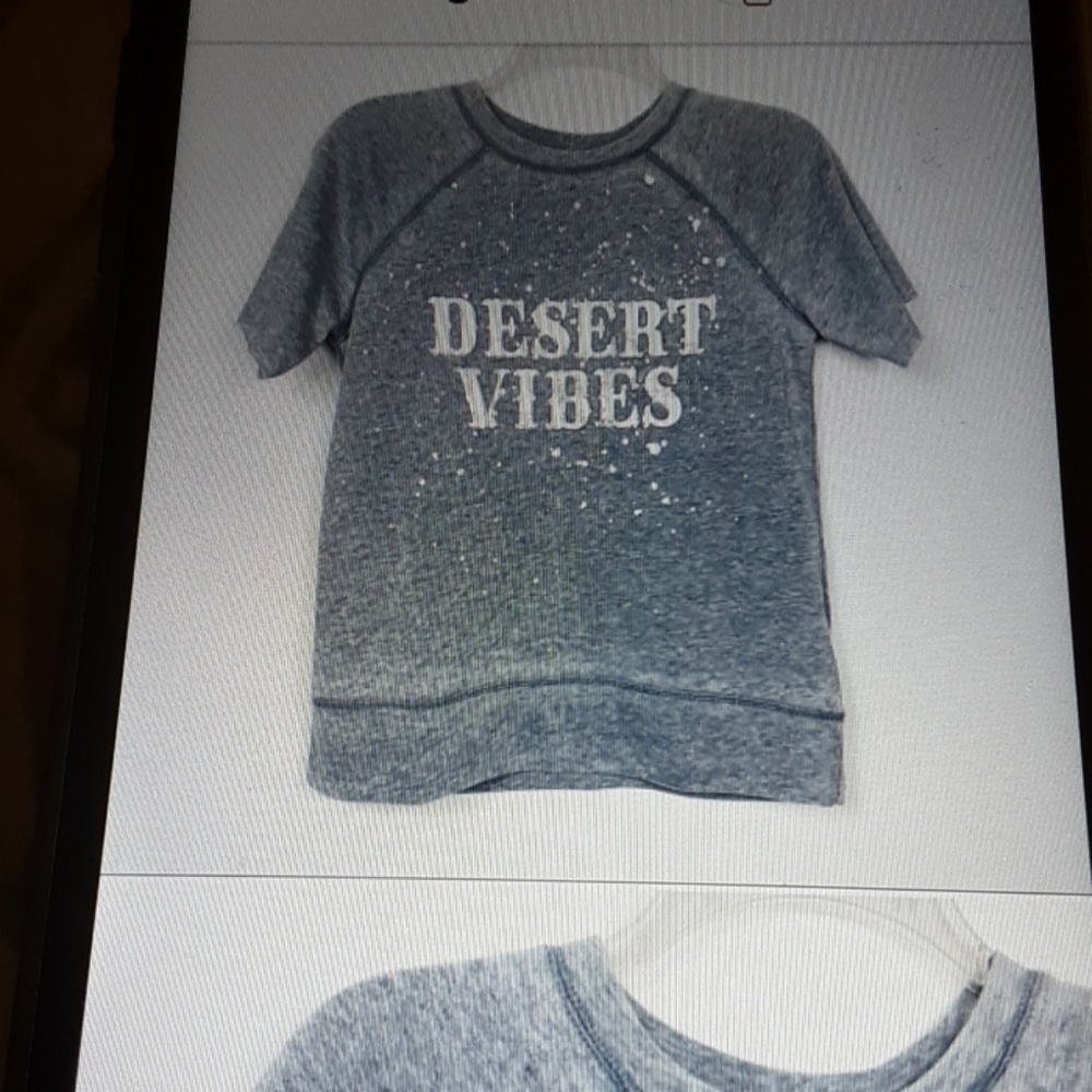 DESERT VIBES GRAPHIC TEE XS
